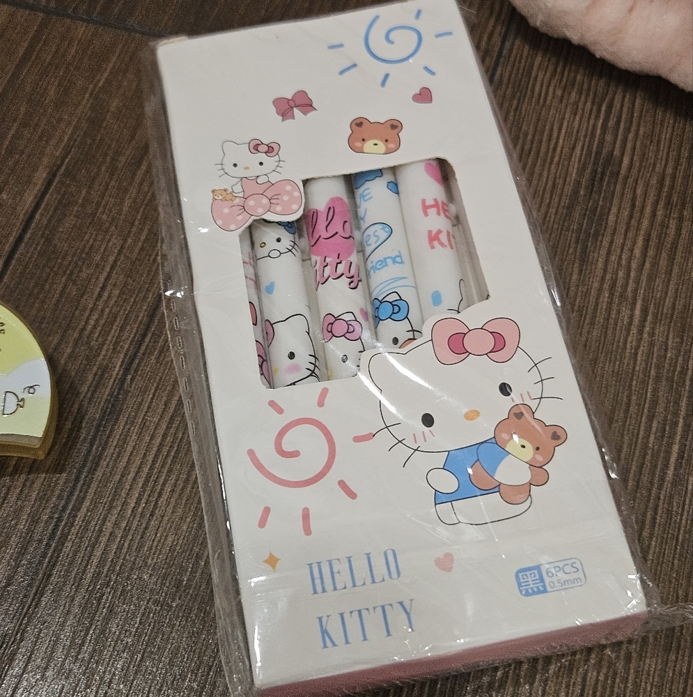 NEW Hello Kitty Zippered Tote Bag & Accessories Bundle - Picture 7 of 12